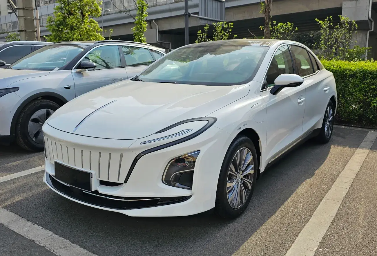 Электрокар для работы в такси: экономия или переплата?